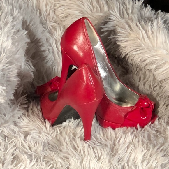 Red peep toe pumps - Picture 1 of 3
